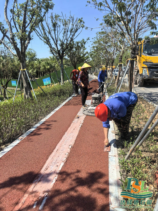 廣州濱海公園透水混凝土路面施工現(xiàn)場來啦！